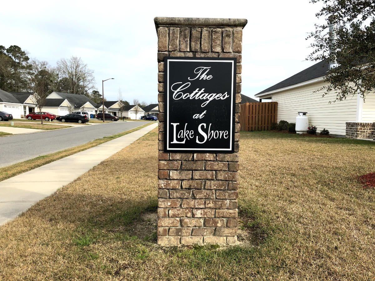 The Cottages at lake Shore Entrance
