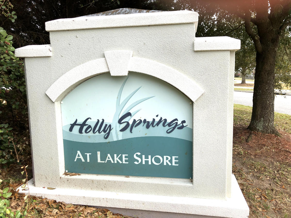 Holly Springs Entrance