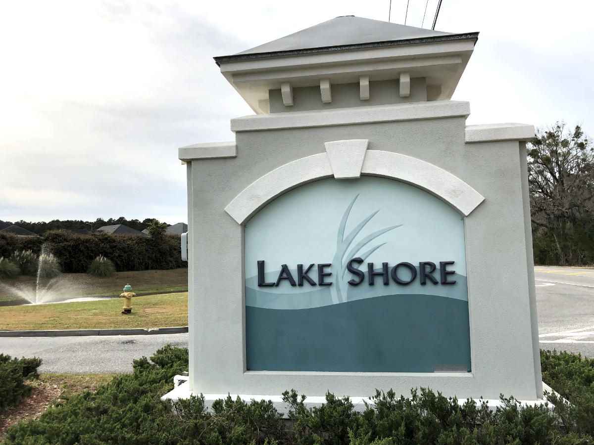 Main Entrance to Lake Shore