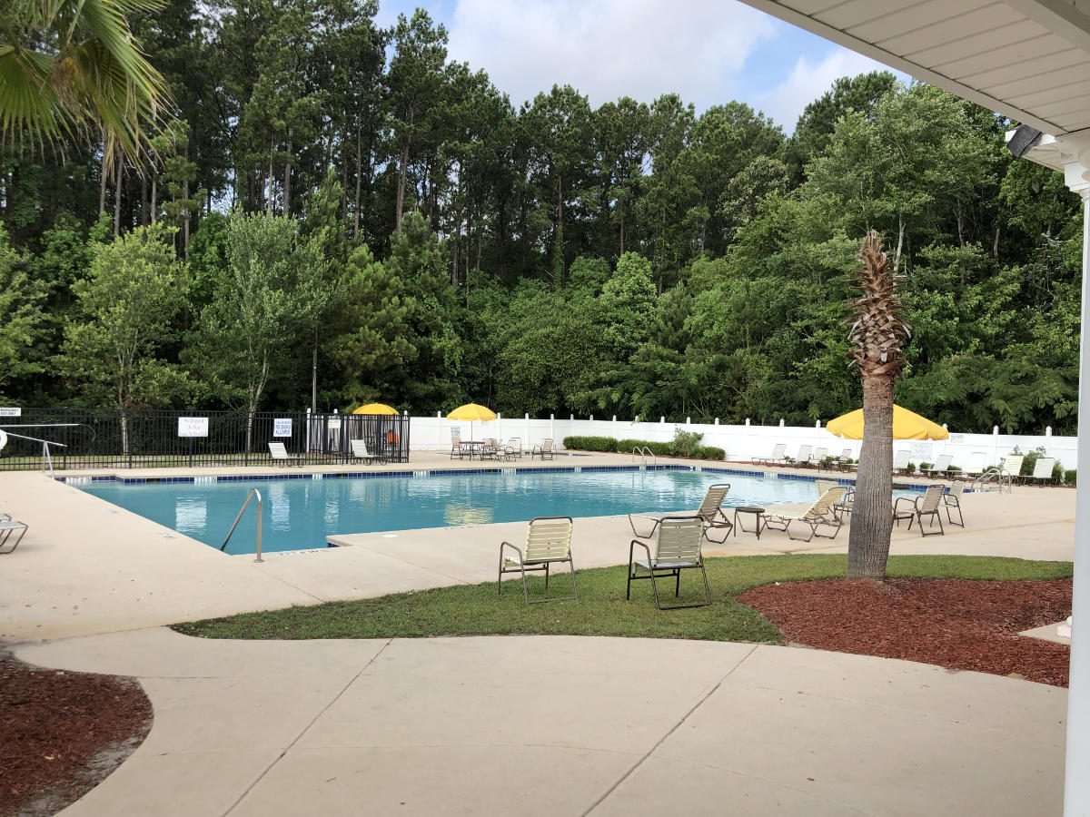 Lake Shore swimming pool from entrance